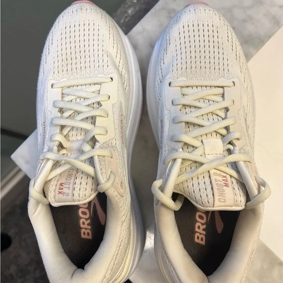 Brooks Ghost Max 2 Women's Cream Athletic Shoes - Picture 5 of 8